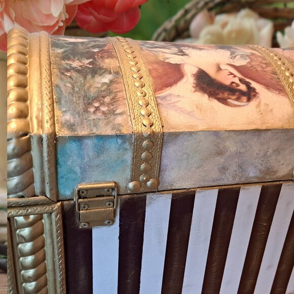 Beautiful, Restyled Keepsake Box! - Picture 4 of 6